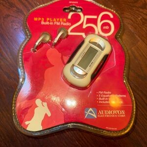 Silver MP3 Player with Built-in FM Radio